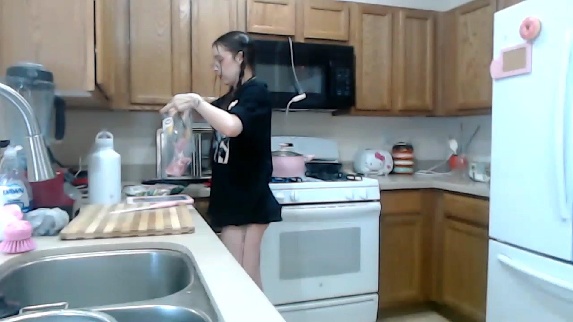 Gallery image thumbnail from Lunackitsuen's myfreecams stream on, 05/04/2023, 11:17 image 5 of 20