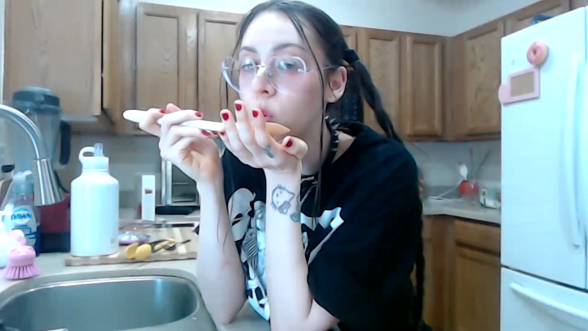 Gallery image thumbnail from Lunackitsuen's myfreecams stream on, 05/04/2023, 12:19 image 9 of 20