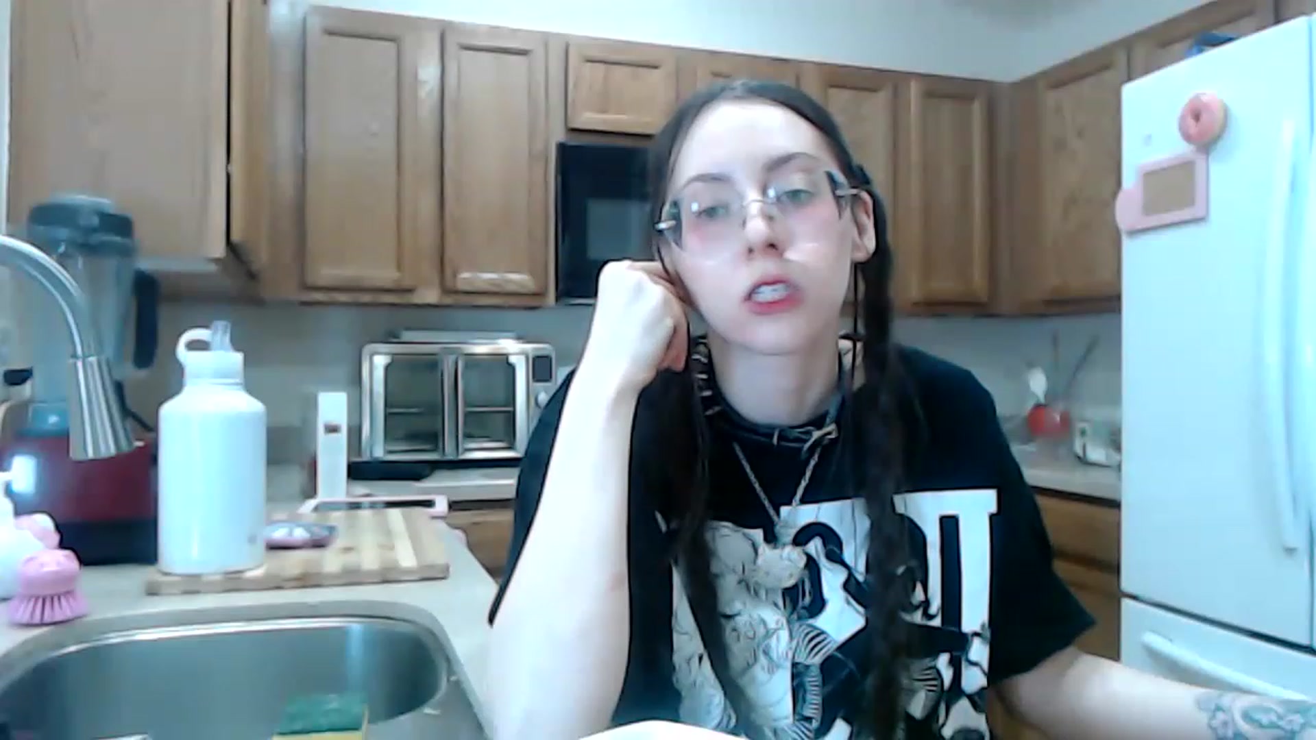 Gallery image thumbnail from Lunackitsuen's myfreecams stream on, 05/04/2023, 12:19 image 12 of 20
