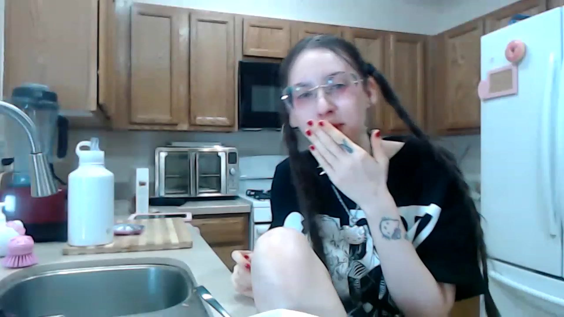 Gallery image thumbnail from Lunackitsuen's myfreecams stream on, 05/04/2023, 12:19 image 14 of 20