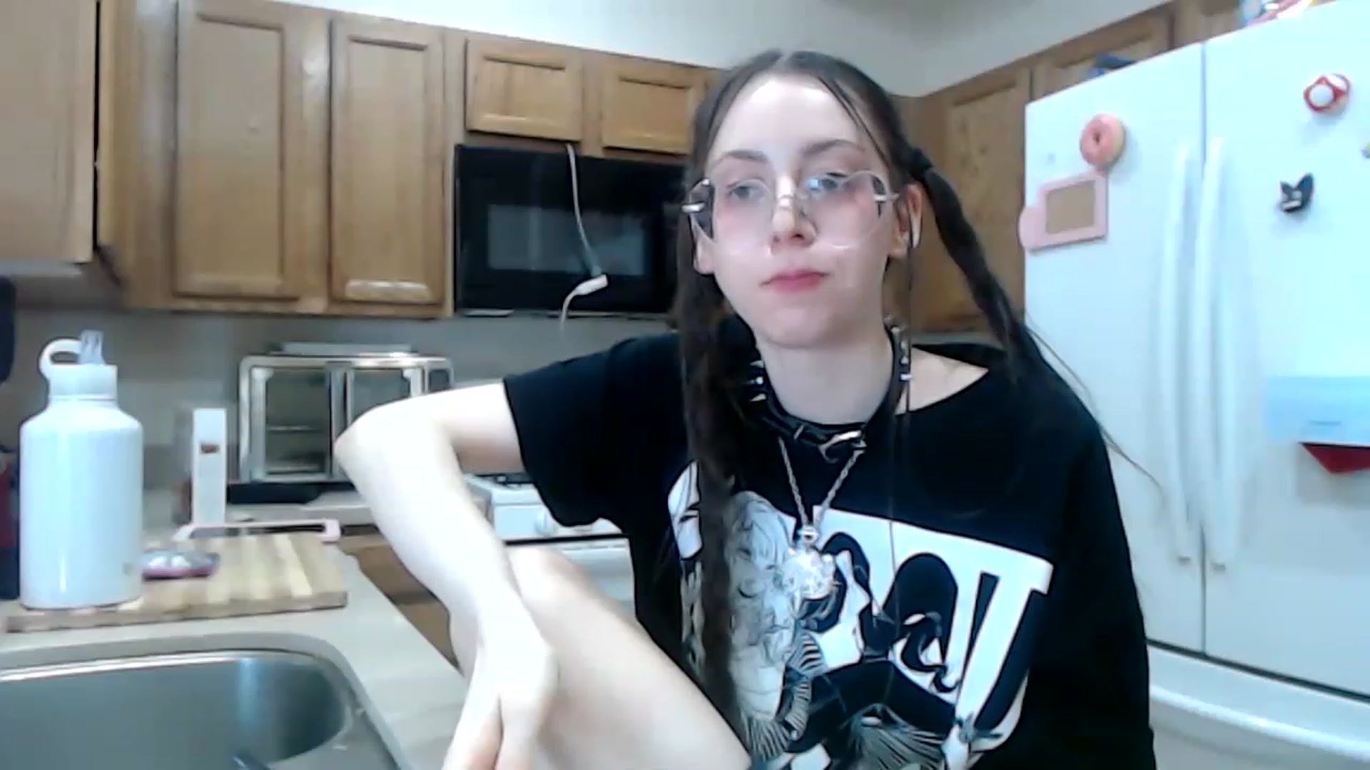 Gallery image thumbnail from Lunackitsuen's myfreecams stream on, 05/04/2023, 12:19 image 17 of 20