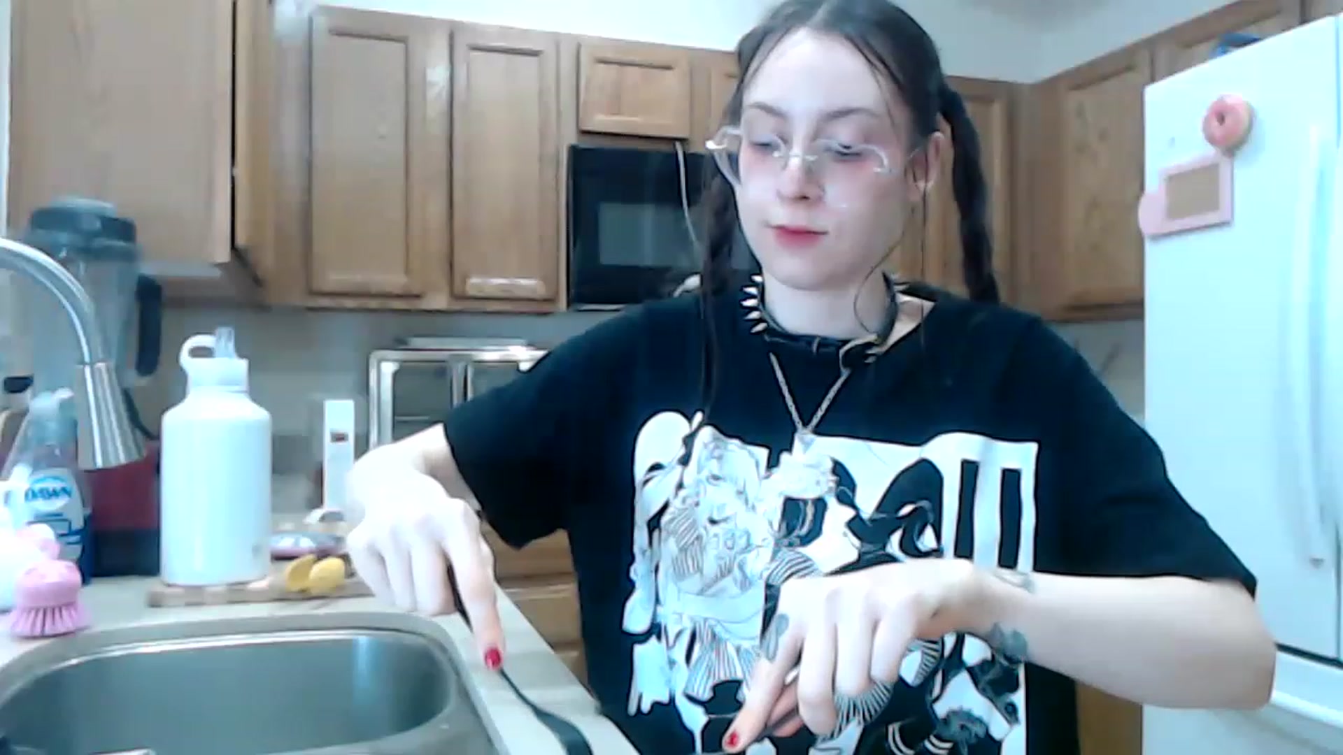 Gallery image thumbnail from Lunackitsuen's myfreecams stream on, 05/04/2023, 12:19 image 5 of 20