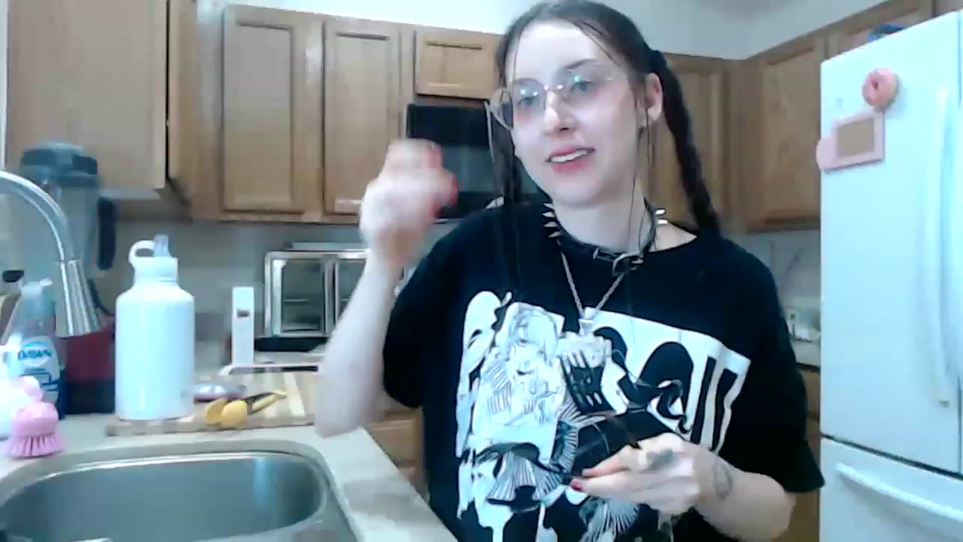 Gallery image thumbnail from Lunackitsuen's myfreecams stream on, 05/04/2023, 12:19 image 7 of 20