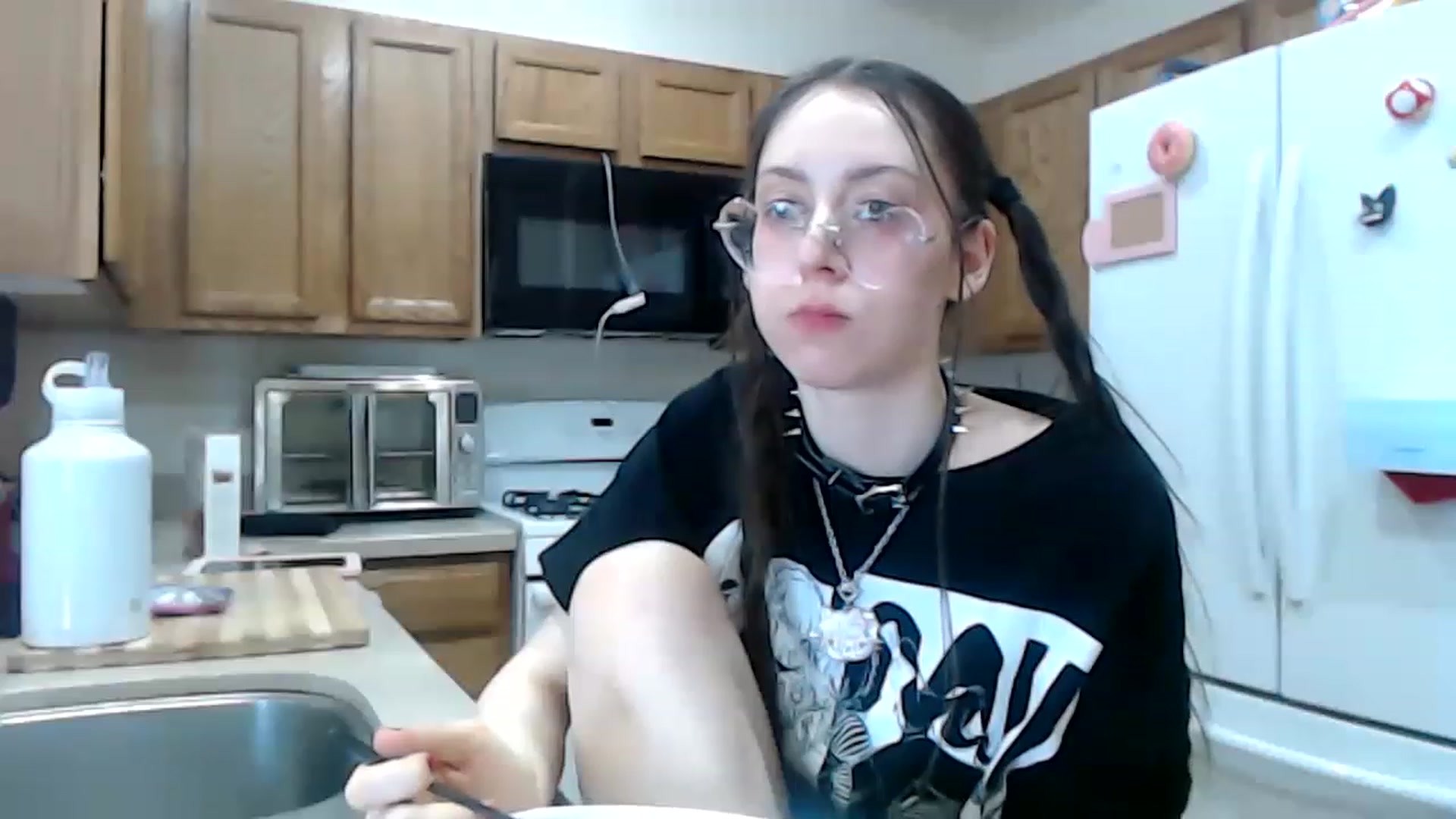 Gallery image thumbnail from Lunackitsuen's myfreecams stream on, 05/04/2023, 12:19 image 19 of 20