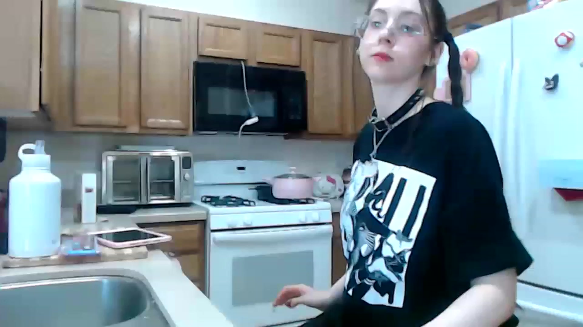 Gallery image thumbnail from Lunackitsuen's myfreecams stream on, 05/04/2023, 13:38 image 2 of 20