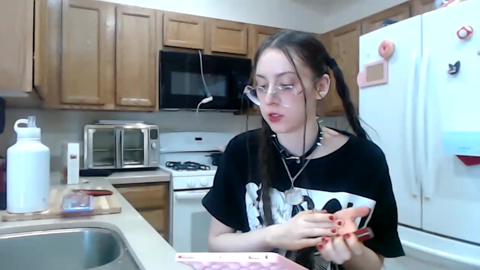 Gallery image thumbnail from Lunackitsuen's myfreecams stream on, 05/04/2023, 13:38 image 1 of 20
