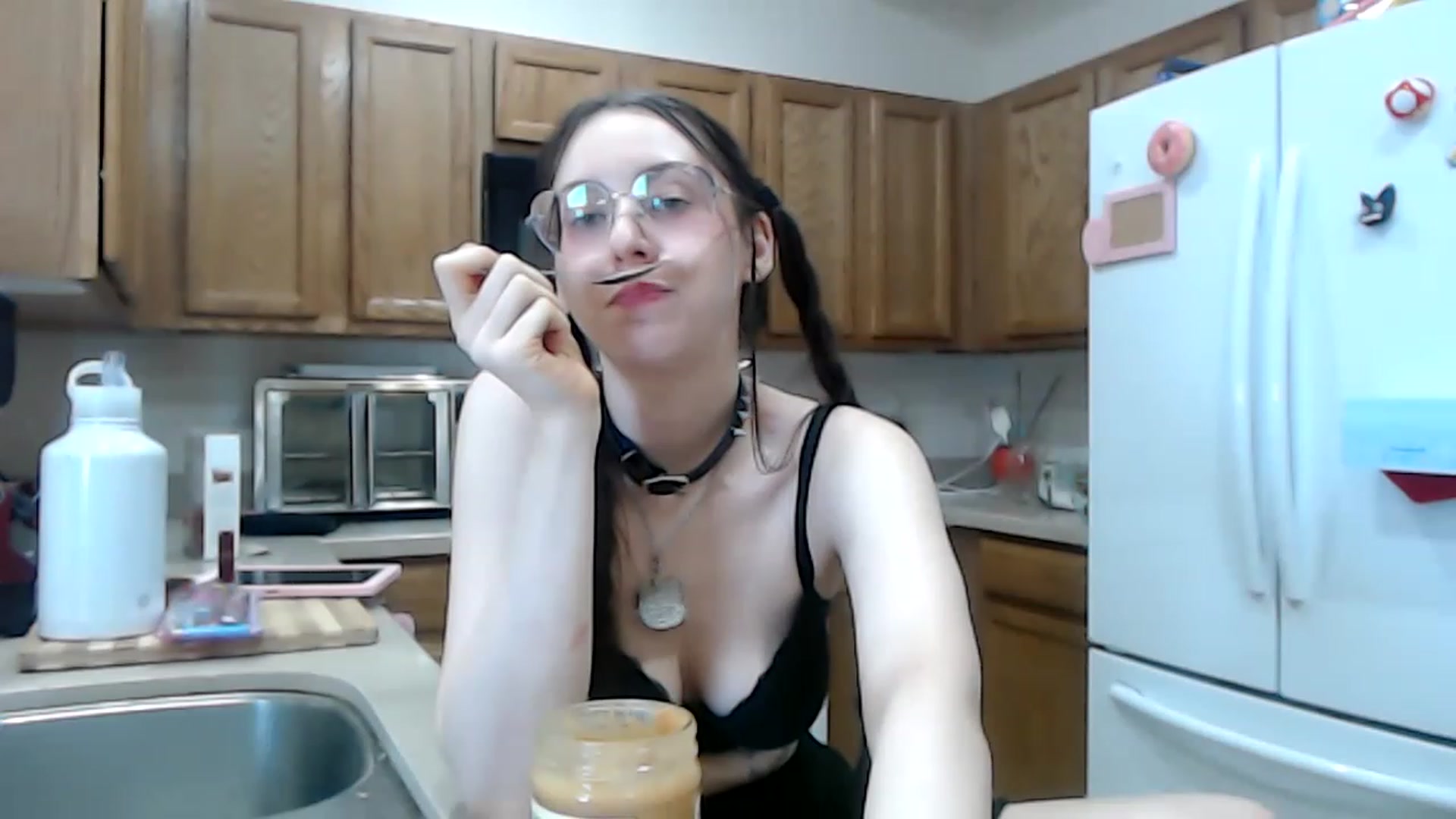 Gallery image thumbnail from Lunackitsuen's myfreecams stream on, 05/04/2023, 13:38 image 12 of 20