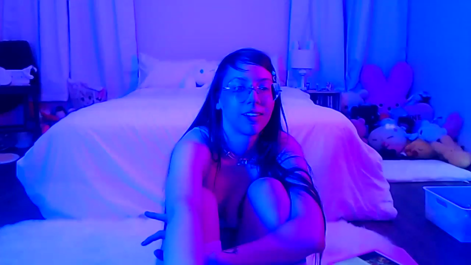 Gallery image thumbnail from Lunackitsuen's myfreecams stream on, 05/18/2023, 07:37 image 18 of 20