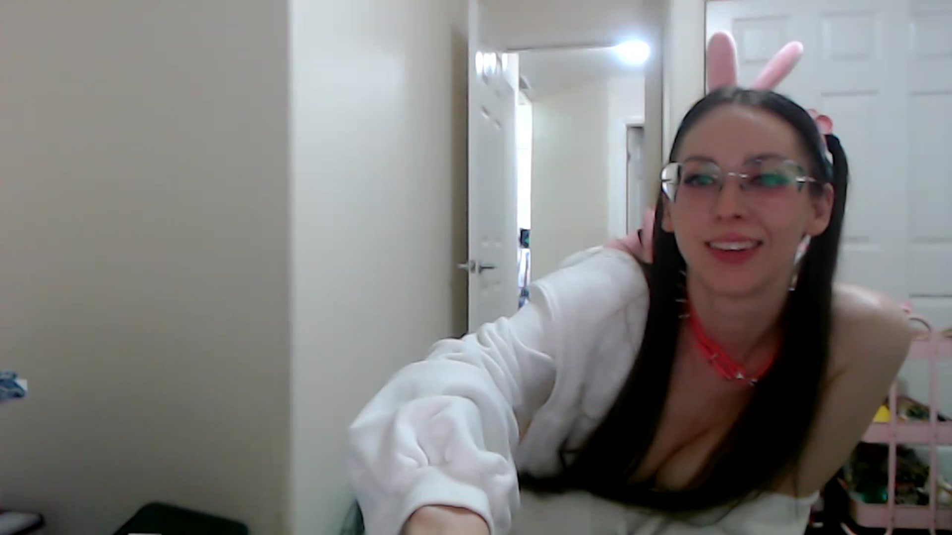 Gallery image thumbnail from Lunackitsuen's myfreecams stream on, 06/02/2023, 12:51 image 10 of 20