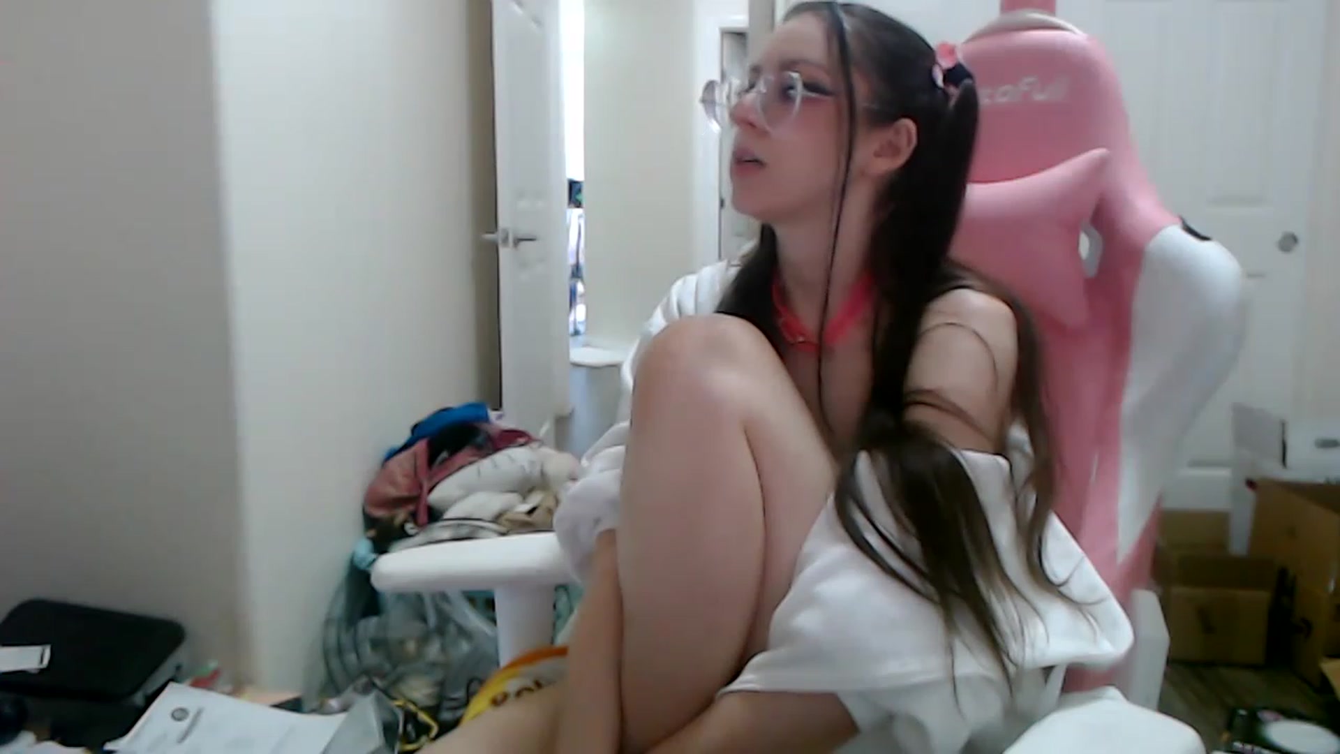 Gallery image thumbnail from Lunackitsuen's myfreecams stream on, 06/02/2023, 12:51 image 14 of 20