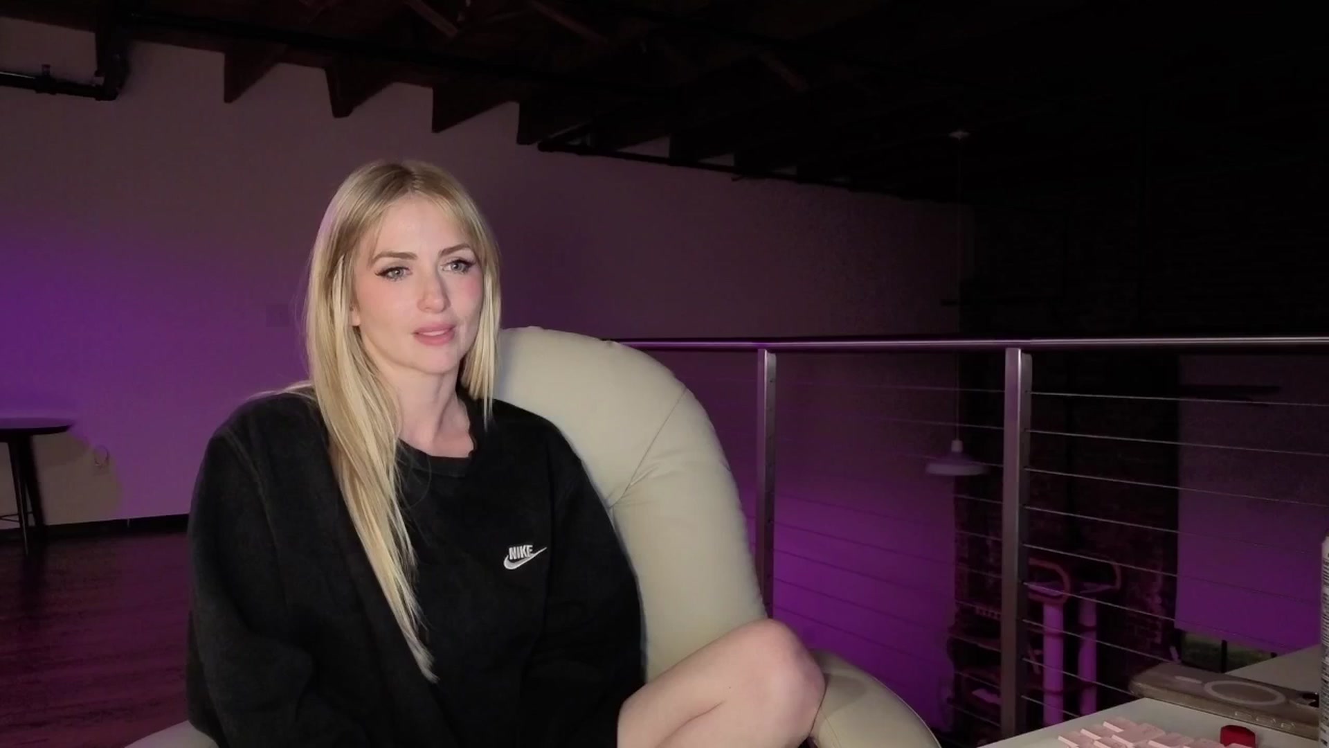 Gallery image thumbnail from Lunafayexo's myfreecams stream on, 05/01/2026, 05:43 image 2 of 20