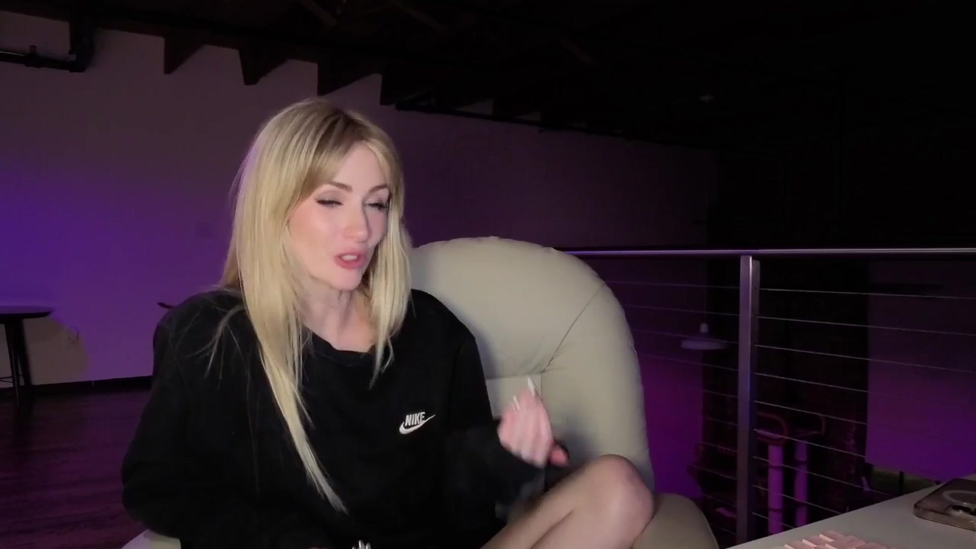 Gallery image thumbnail from Lunafayexo's myfreecams stream on, 05/01/2026, 05:43 image 14 of 20