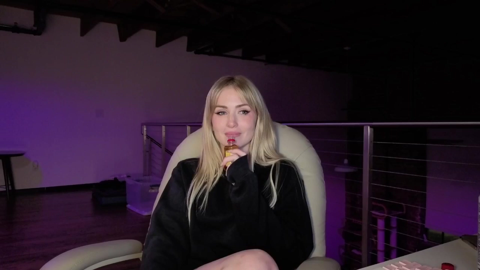 Gallery image thumbnail from Lunafayexo's myfreecams stream on, 05/01/2026, 05:43 image 1 of 20