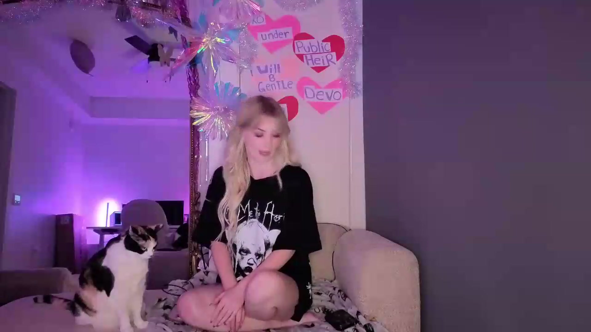 Gallery image thumbnail from Lunafayexo's myfreecams stream on, 06/24/2026, 03:11 image 6 of 20