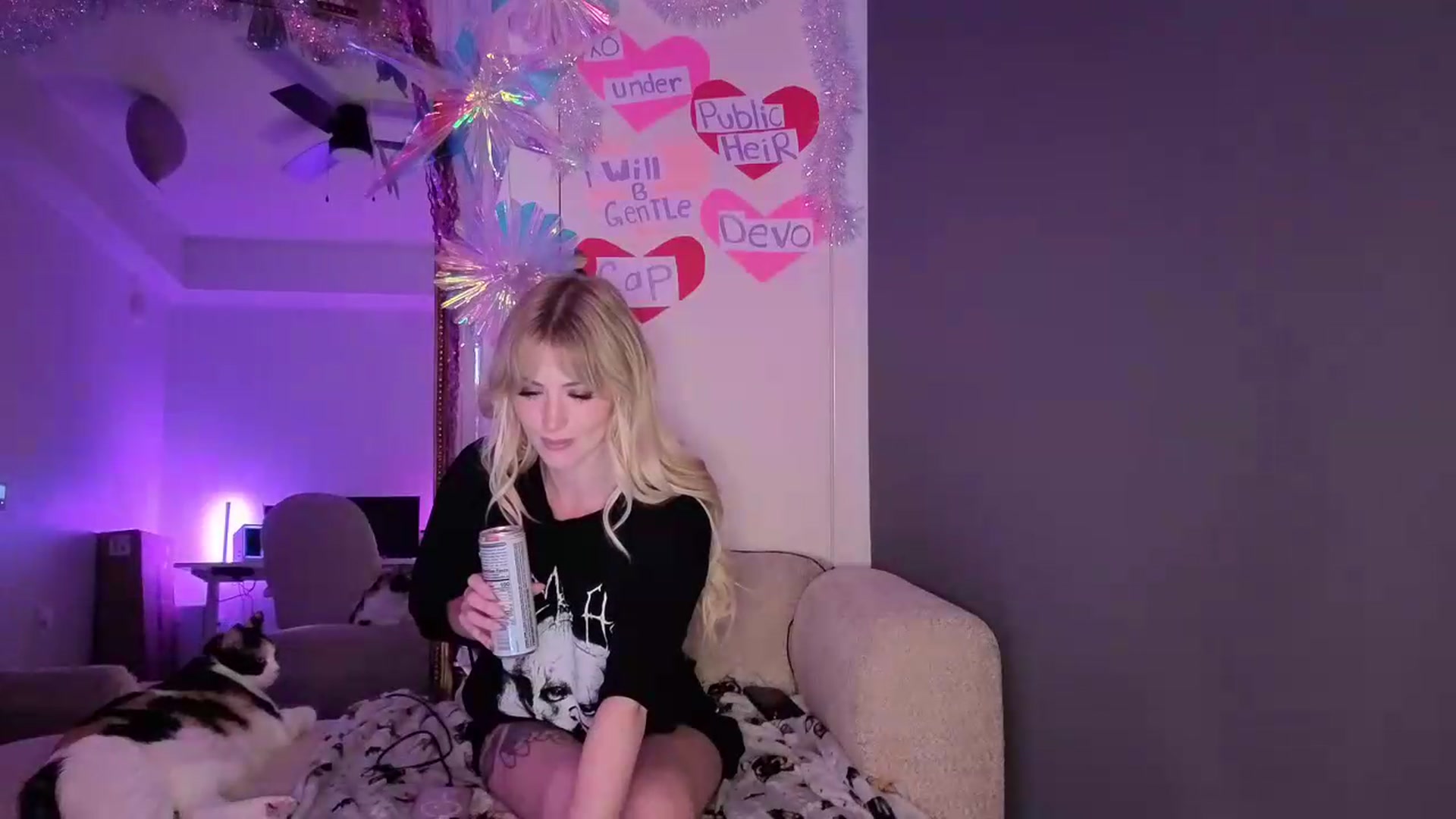Gallery image thumbnail from Lunafayexo's myfreecams stream on, 06/24/2026, 03:11 image 16 of 20
