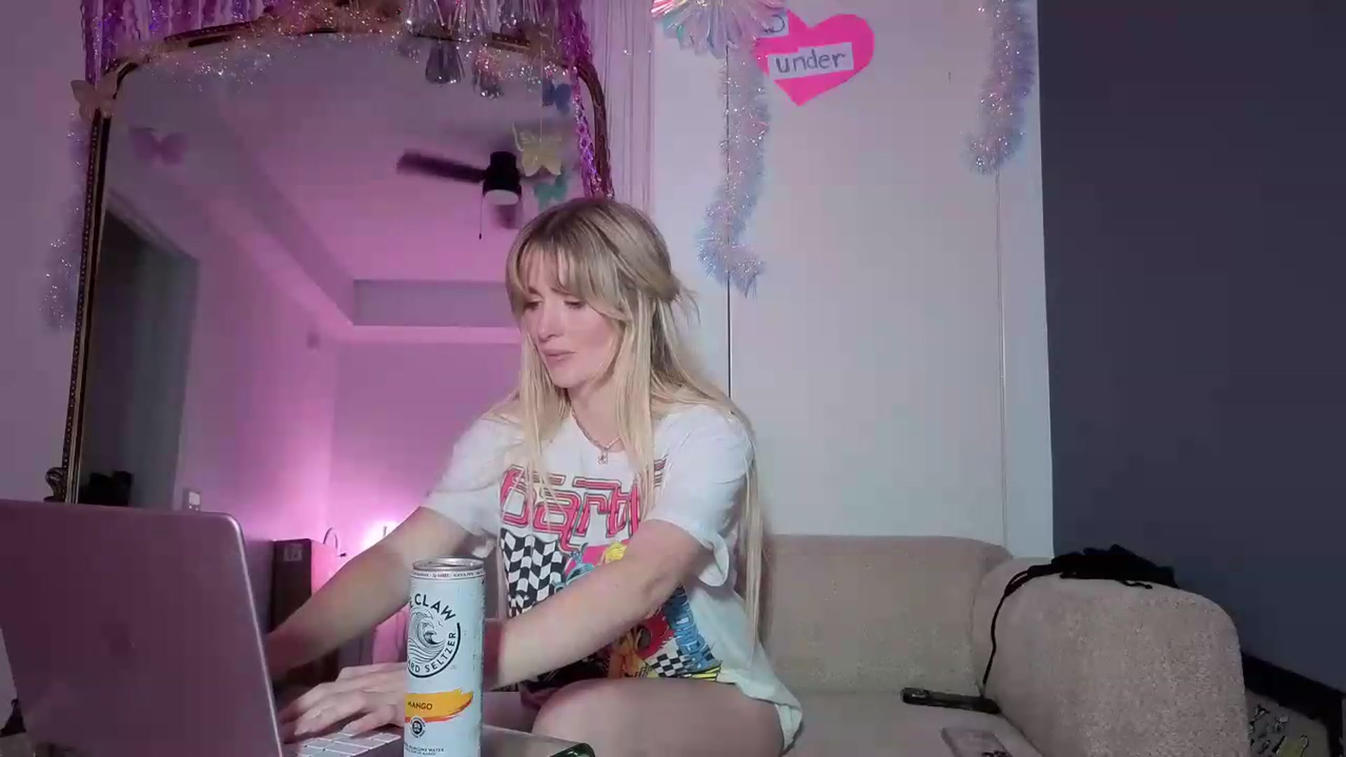 Gallery image thumbnail from Lunafayexo's myfreecams stream on, 07/08/2026, 04:27 image 3 of 20