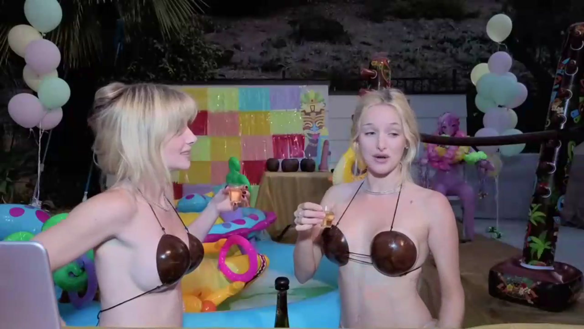 Gallery image thumbnail from Lunafayexo's myfreecams stream on, 07/23/2026, 04:35 image 11 of 20