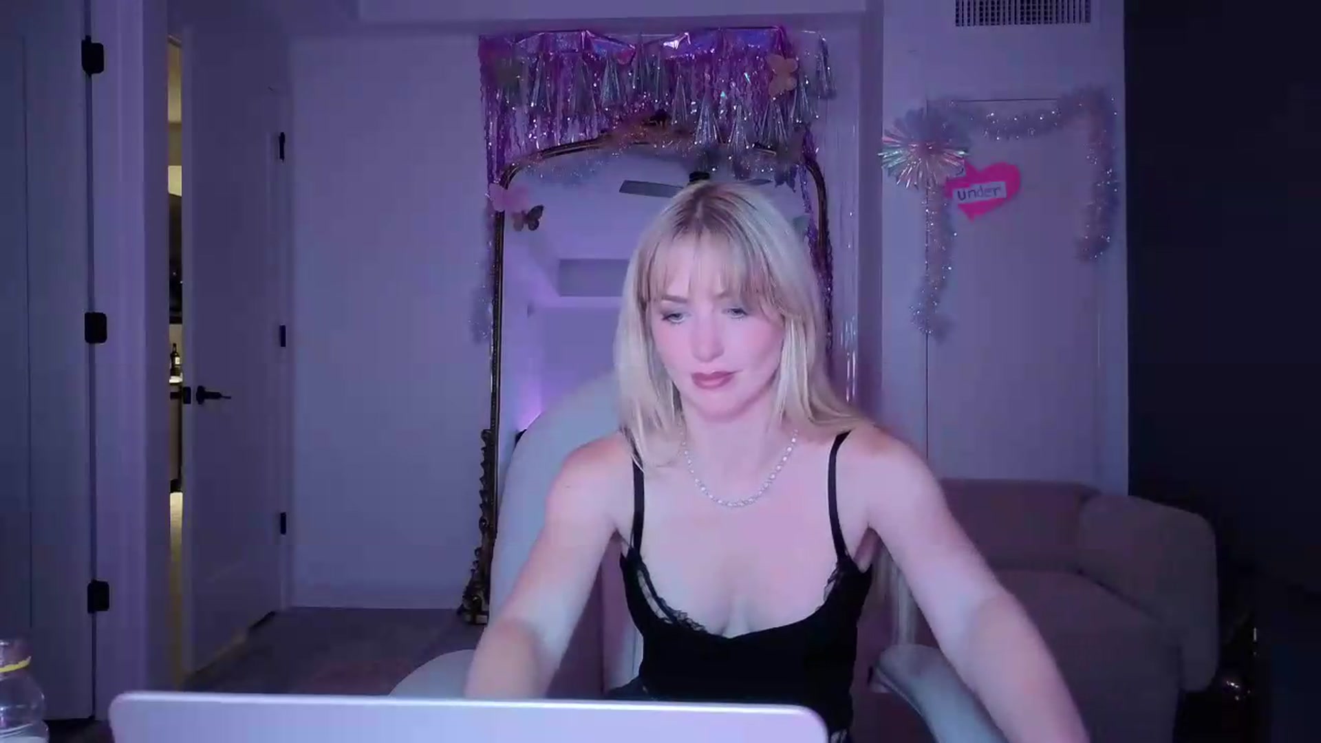 Gallery image thumbnail from Lunafayexo's myfreecams stream on, 08/01/2026, 06:10 image 3 of 20