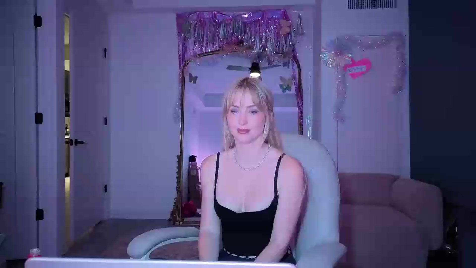 Gallery image thumbnail from Lunafayexo's myfreecams stream on, 08/01/2026, 06:10 image 1 of 20