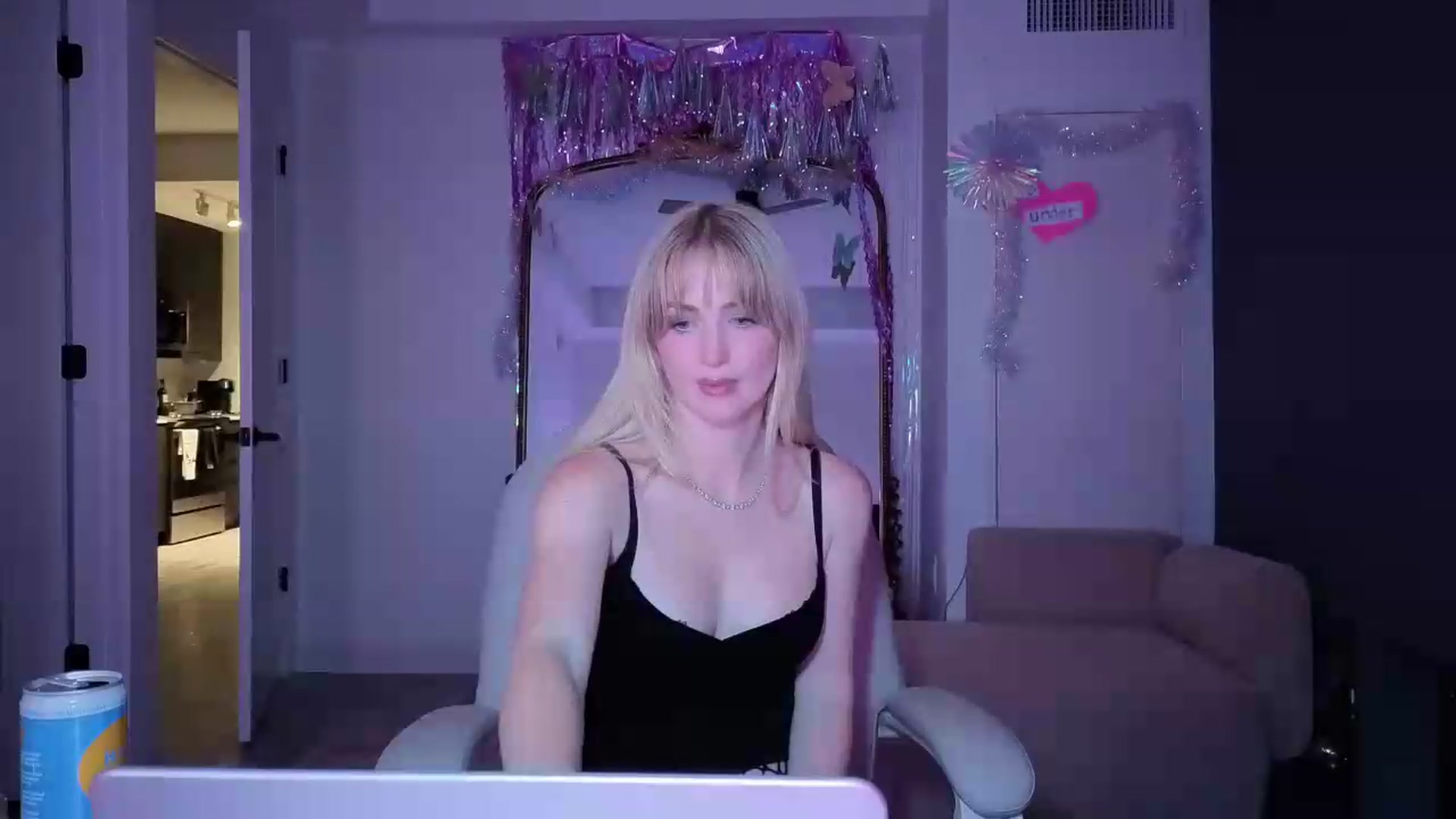 Gallery image thumbnail from Lunafayexo's myfreecams stream on, 08/01/2026, 06:10 image 9 of 20
