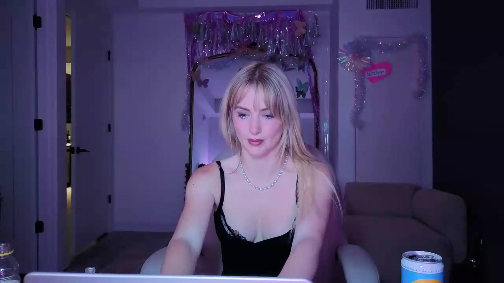 Gallery image thumbnail from Lunafayexo's myfreecams stream on, 08/01/2026, 06:10 image 2 of 20
