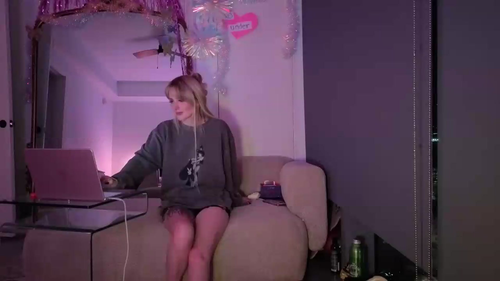 Gallery image thumbnail from Lunafayexo's myfreecams stream on, 08/15/2026, 04:58 image 9 of 20
