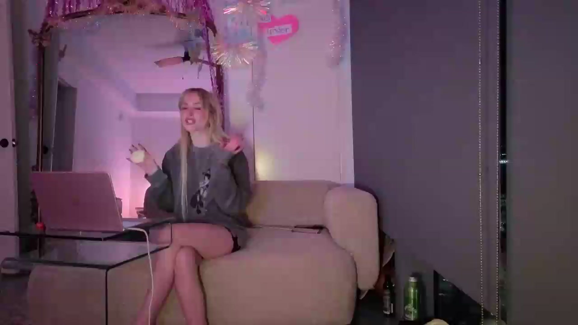 Gallery image thumbnail from Lunafayexo's myfreecams stream on, 08/15/2026, 04:58 image 1 of 20