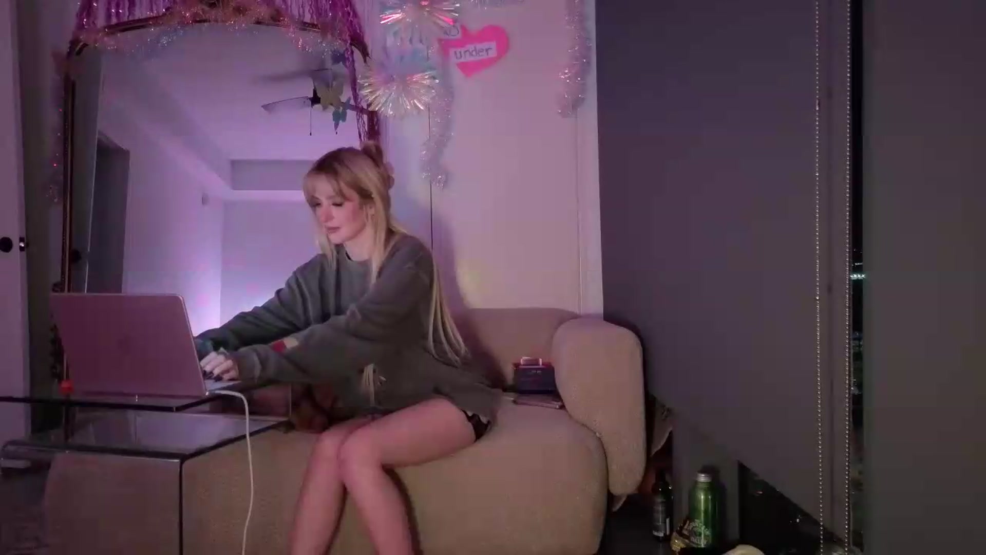 Gallery image thumbnail from Lunafayexo's myfreecams stream on, 08/15/2026, 04:58 image 8 of 20