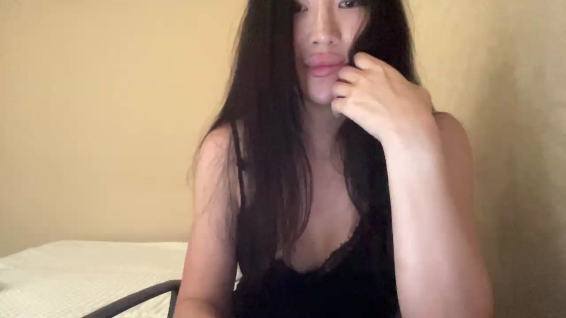 Gallery image thumbnail from Lunalapin's myfreecams stream on, 07/09/2026, 11:03 image 8 of 20