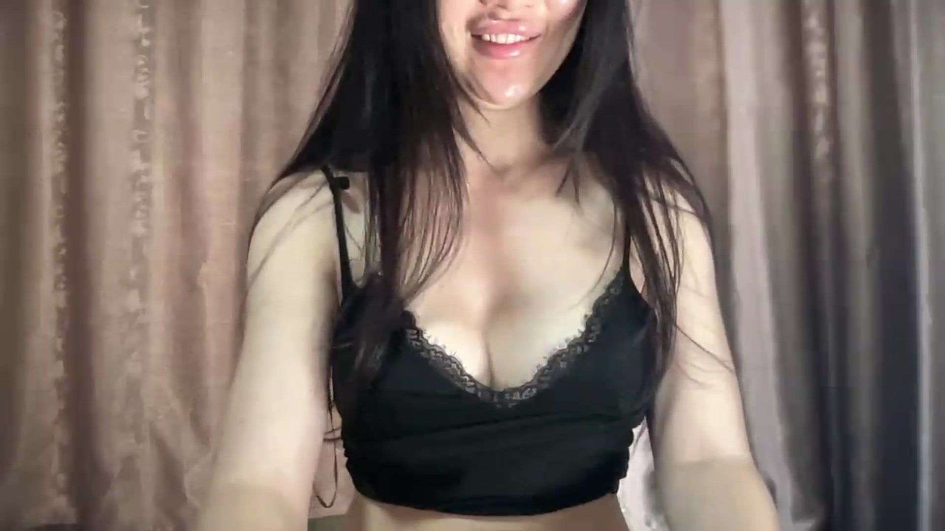 Gallery image thumbnail from Lunalapin's myfreecams stream on, 08/26/2026, 12:01 image 11 of 20