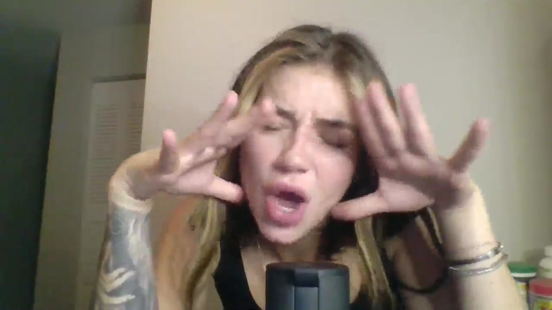 Gallery image thumbnail from Lunalux's myfreecams stream on, 07/26/2025, 08:34 image 16 of 20