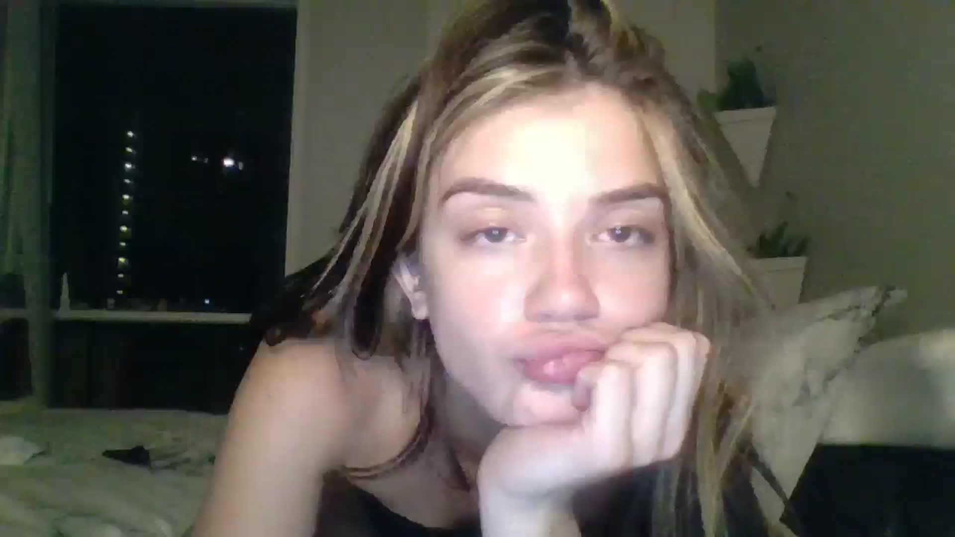 Gallery image thumbnail from Lunalux's myfreecams stream on, 07/27/2025, 07:21 image 13 of 20