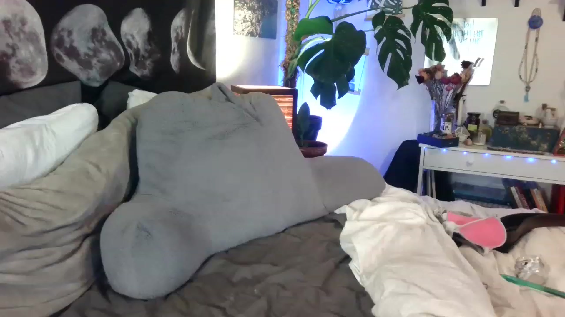 Gallery image thumbnail from LunarLexxx's myfreecams stream on, 03/19/2023, 11:24 image 2 of 20