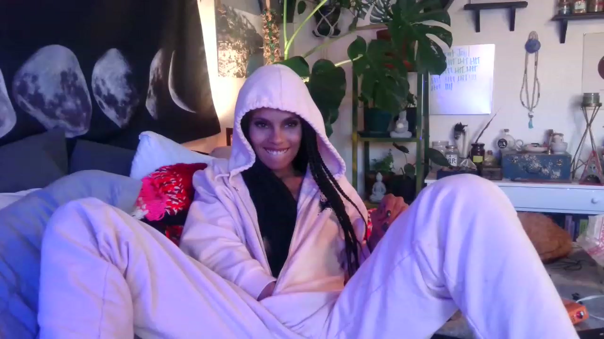 Gallery image thumbnail from LunarLexxx's myfreecams stream on, 04/01/2023, 14:32 image 15 of 20