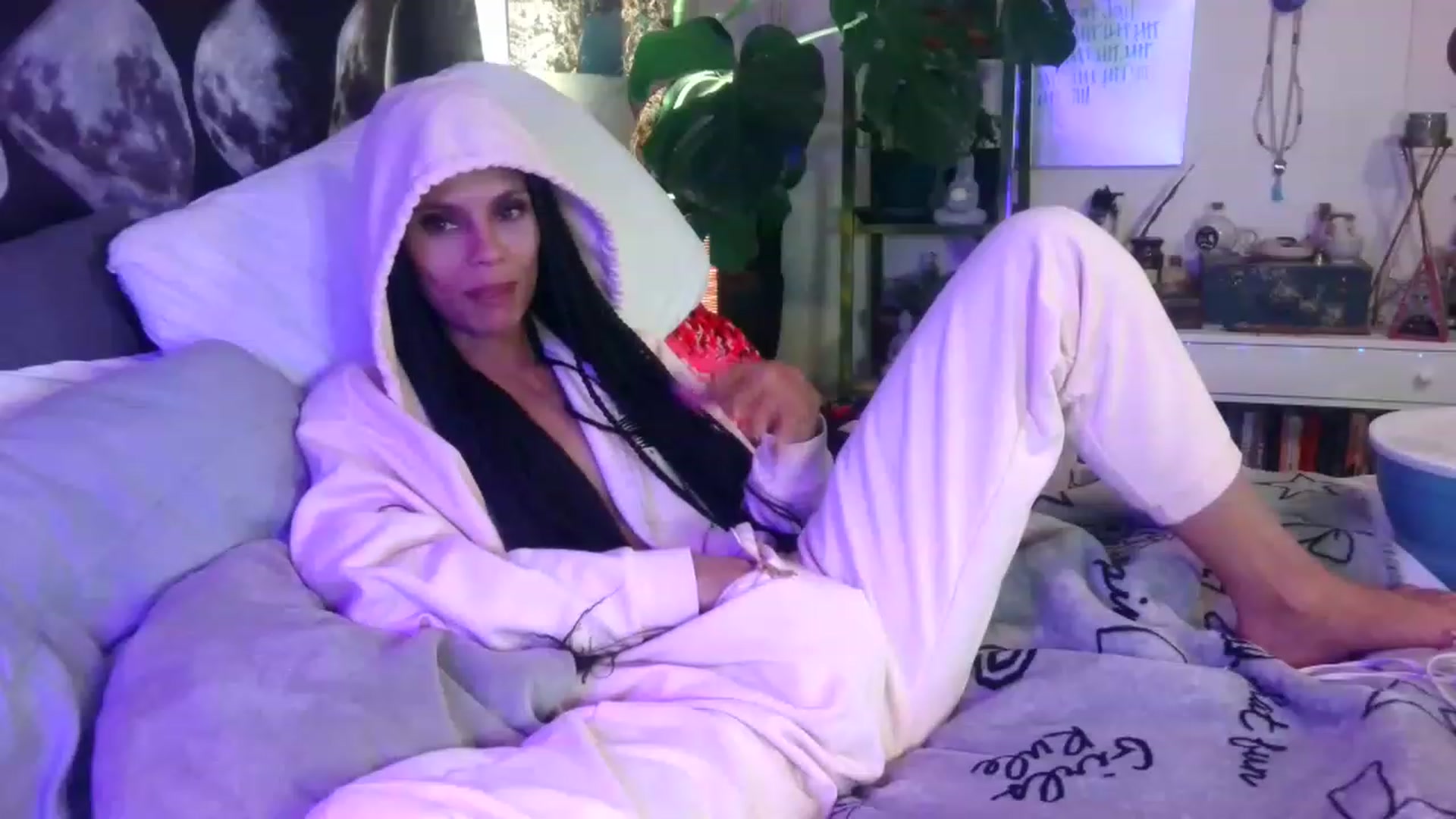 Gallery image thumbnail from LunarLexxx's myfreecams stream on, 04/01/2023, 14:32 image 3 of 20