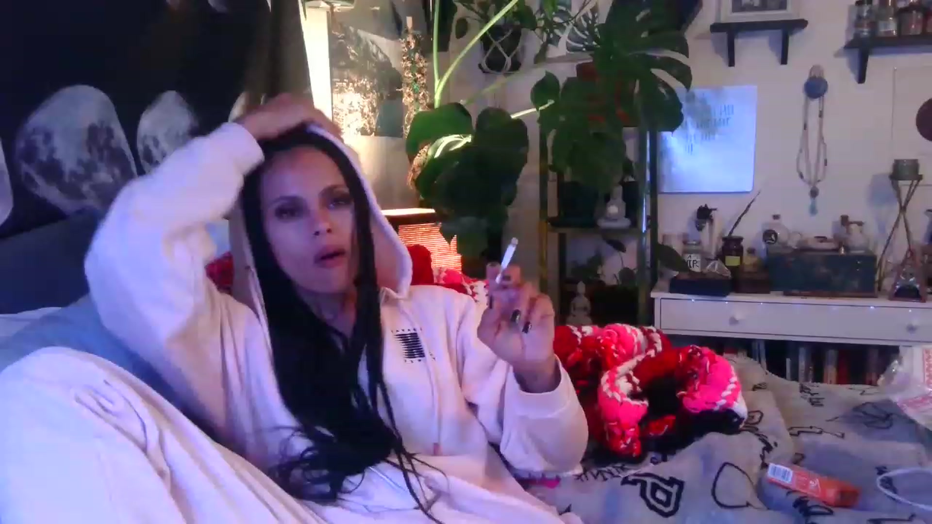 Gallery image thumbnail from LunarLexxx's myfreecams stream on, 04/01/2023, 14:32 image 12 of 20