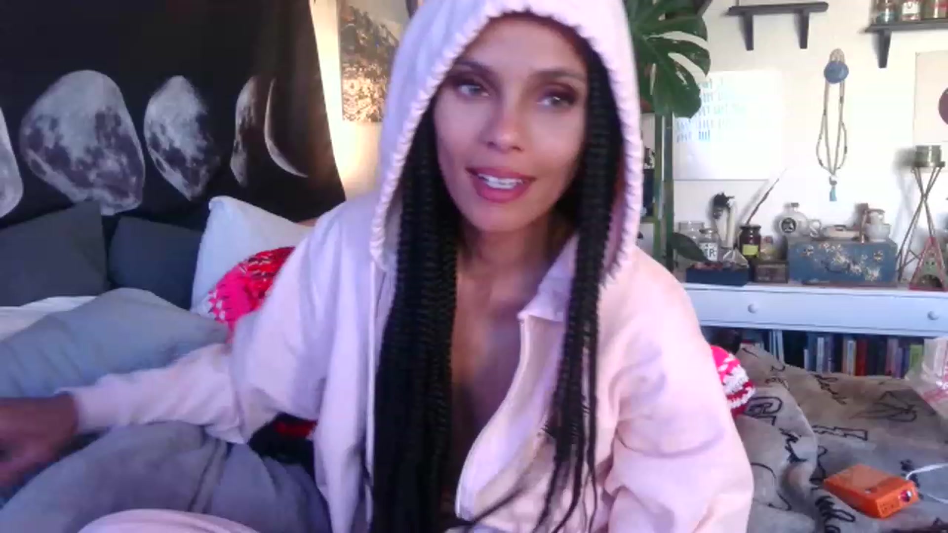 Gallery image thumbnail from LunarLexxx's myfreecams stream on, 04/01/2023, 14:32 image 19 of 20
