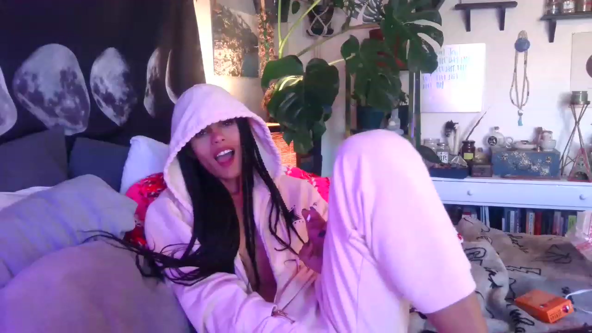 Gallery image thumbnail from LunarLexxx's myfreecams stream on, 04/01/2023, 14:32 image 17 of 20