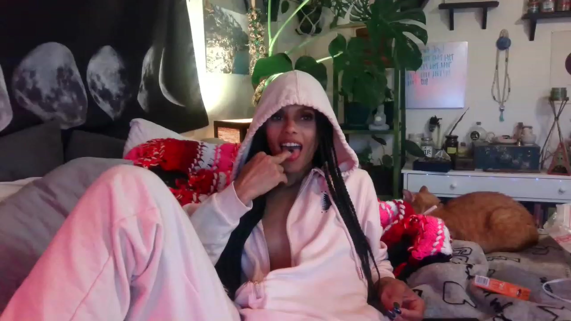 Gallery image thumbnail from LunarLexxx's myfreecams stream on, 04/01/2023, 14:32 image 13 of 20