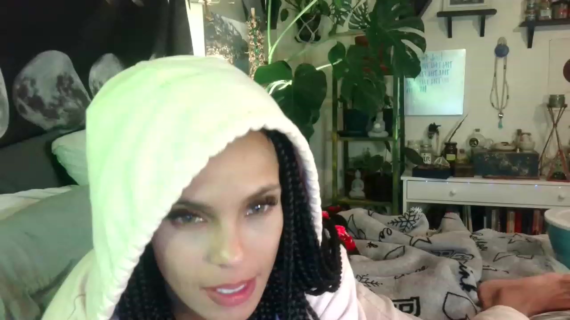 Gallery image thumbnail from LunarLexxx's myfreecams stream on, 04/01/2023, 14:32 image 2 of 20