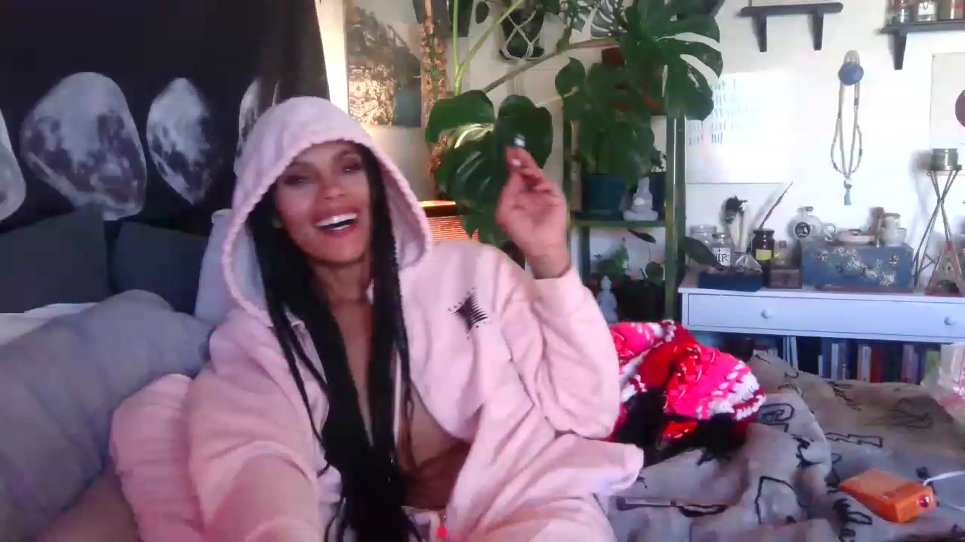Gallery image thumbnail from LunarLexxx's myfreecams stream on, 04/01/2023, 14:32 image 20 of 20