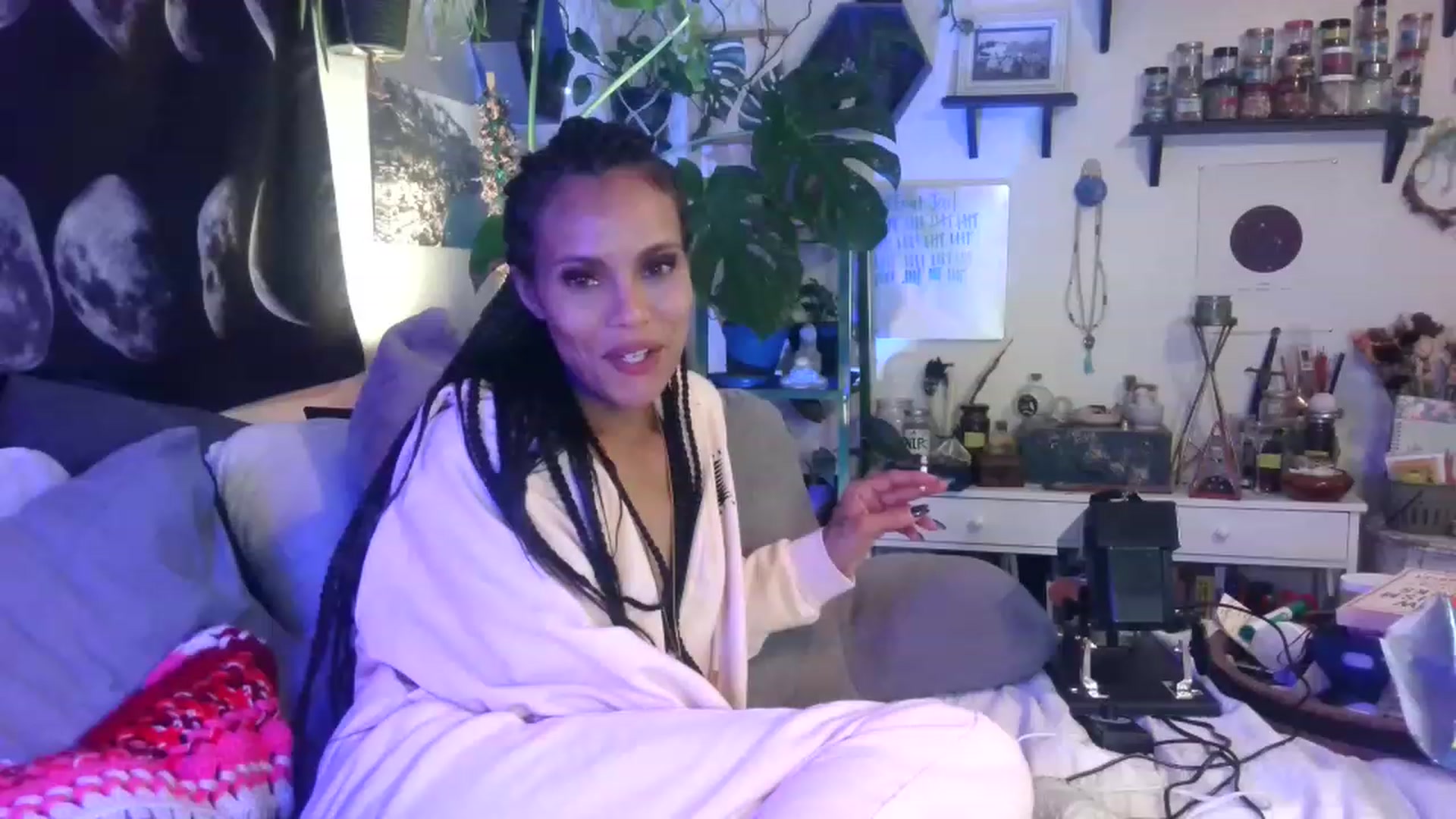 Gallery image thumbnail from LunarLexxx's myfreecams stream on, 04/02/2023, 11:31 image 18 of 20