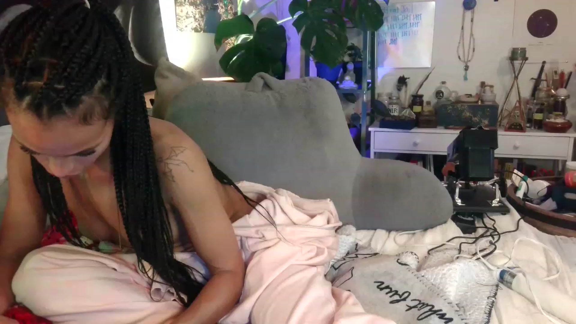 Gallery image thumbnail from LunarLexxx's myfreecams stream on, 04/02/2023, 11:31 image 6 of 20