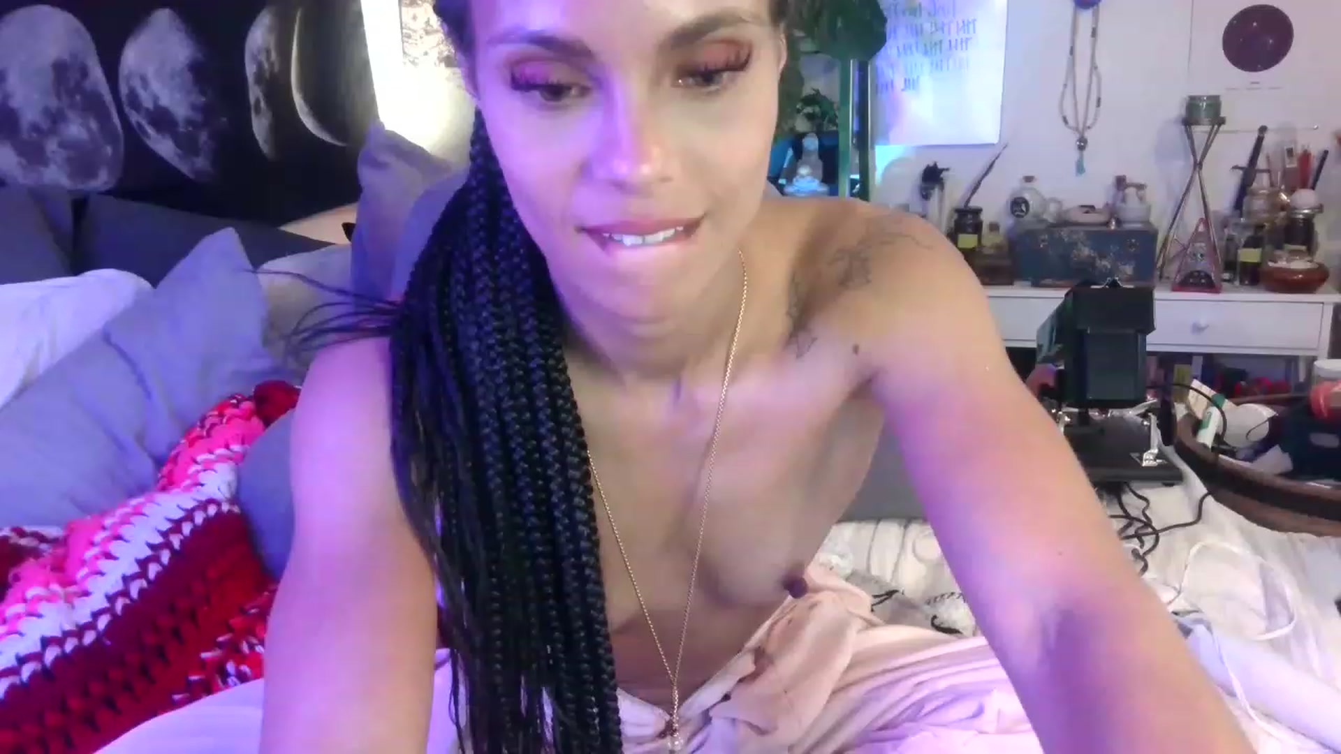 Gallery image thumbnail from LunarLexxx's myfreecams stream on, 04/02/2023, 11:31 image 9 of 20