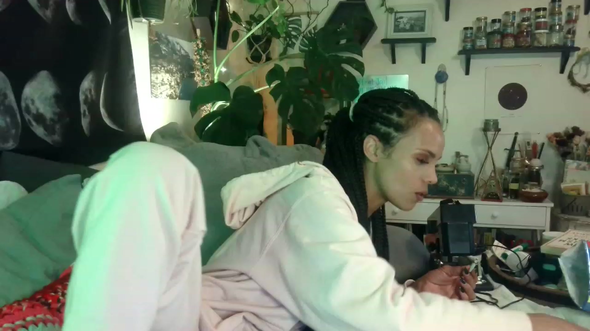 Gallery image thumbnail from LunarLexxx's myfreecams stream on, 04/02/2023, 11:31 image 17 of 20
