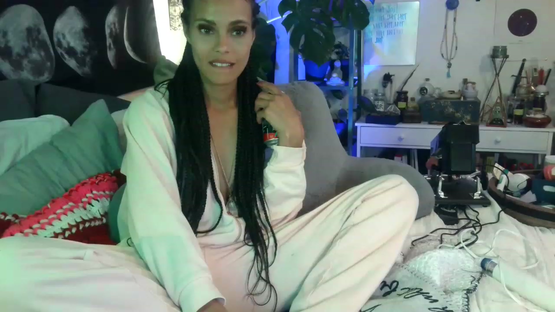 Gallery image thumbnail from LunarLexxx's myfreecams stream on, 04/02/2023, 11:31 image 1 of 20