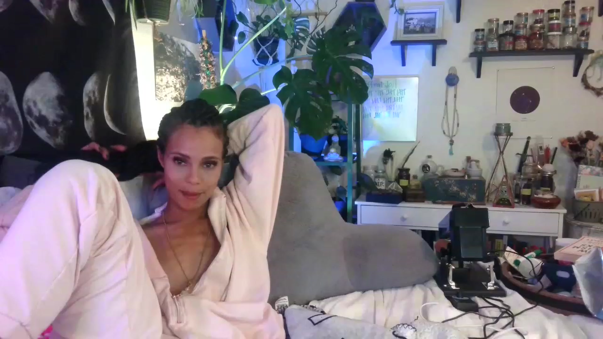 Gallery image thumbnail from LunarLexxx's myfreecams stream on, 04/02/2023, 11:31 image 19 of 20