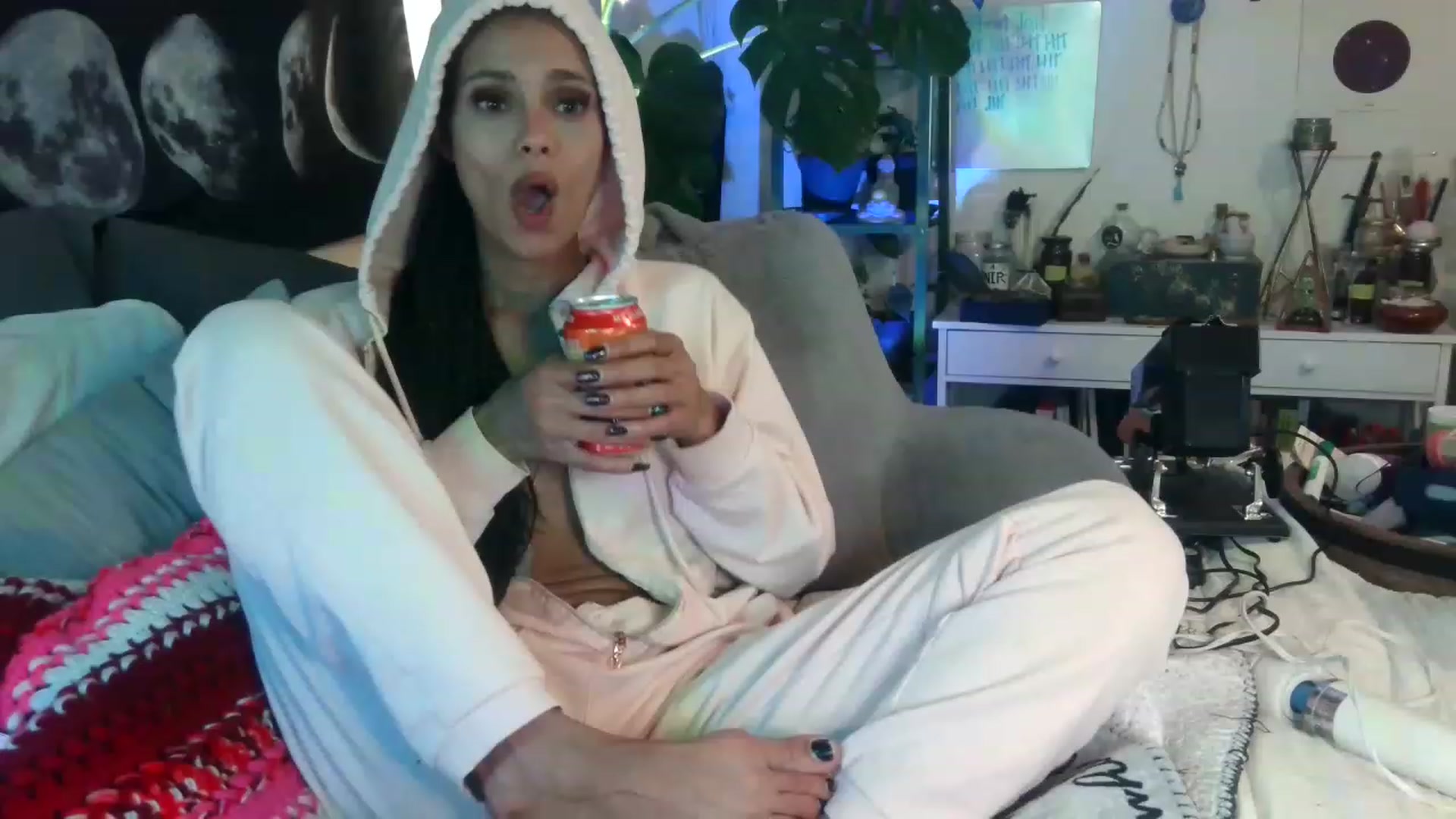 Gallery image thumbnail from LunarLexxx's myfreecams stream on, 04/02/2023, 11:31 image 12 of 20