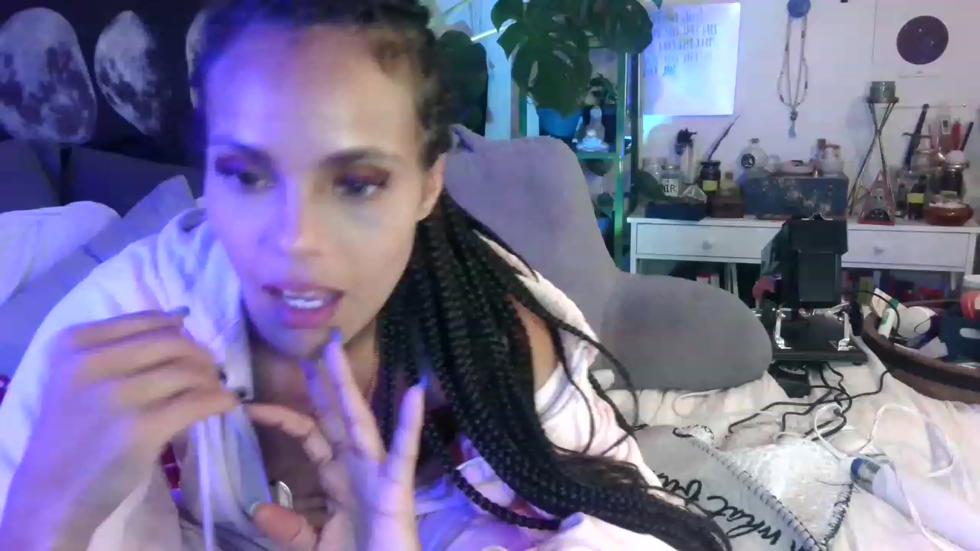 Gallery image thumbnail from LunarLexxx's myfreecams stream on, 04/02/2023, 11:31 image 2 of 20
