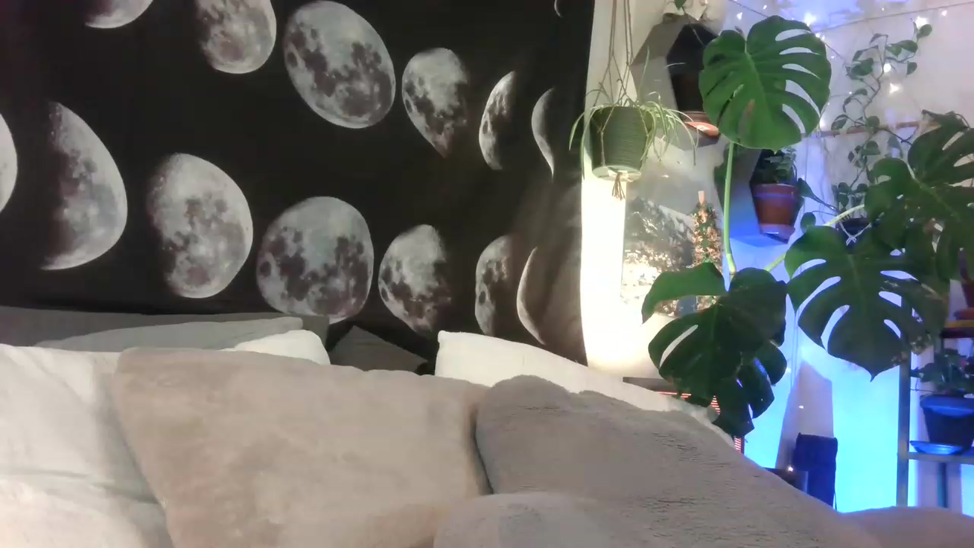 Gallery image thumbnail from LunarLexxx's myfreecams stream on, 04/17/2023, 08:00 image 9 of 20